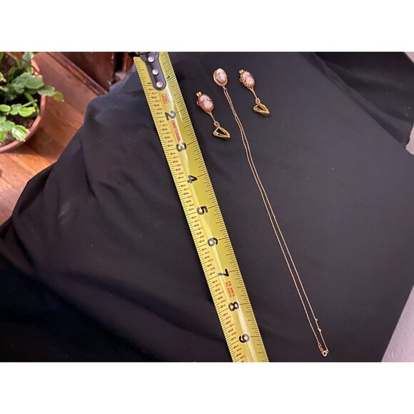 Vintage CAMEO Jewelry BUNDLE (4) | Gold Tone Pendants & Clip Earrings Set | Shel - Picture 15 of 15